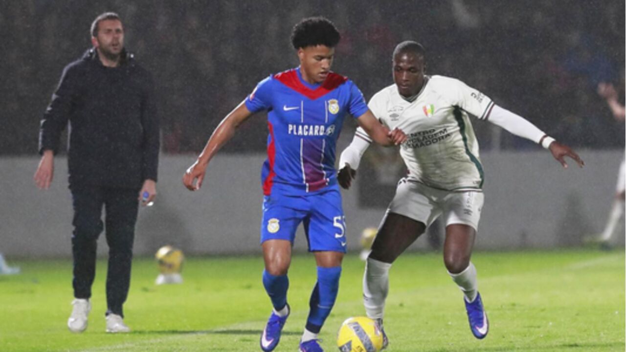 Francisco Chissumba no empate do Alverca com o Estrela 