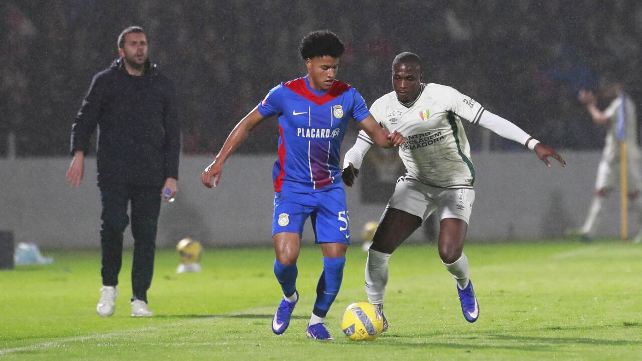 Francisco Chissumba no empate do Alverca com o Estrela 