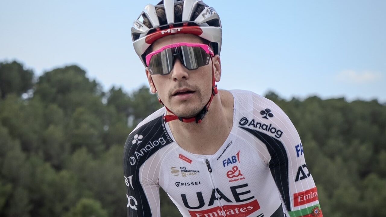 João Almeida compete na Volta à Comunitat Valenciana.
