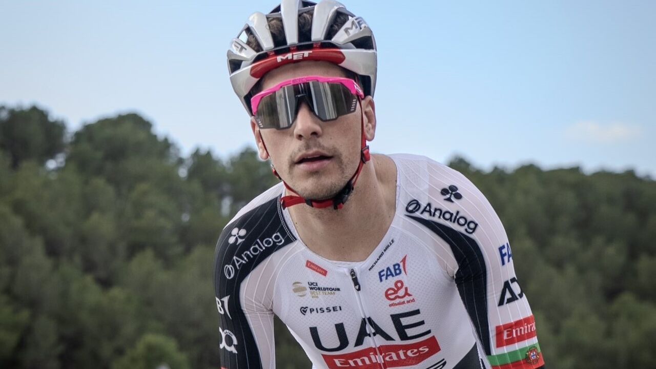 João Almeida compete na Volta à Comunitat Valenciana.
