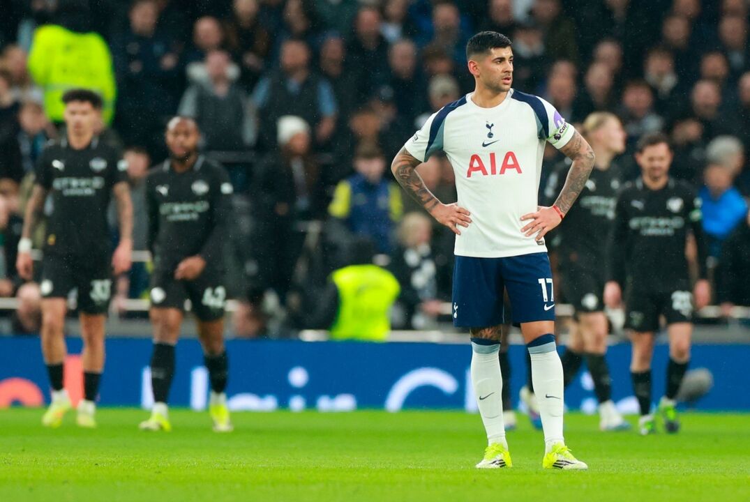 Cuti Romero deixa o Tottenham após fim de ligação com o clube londrino
