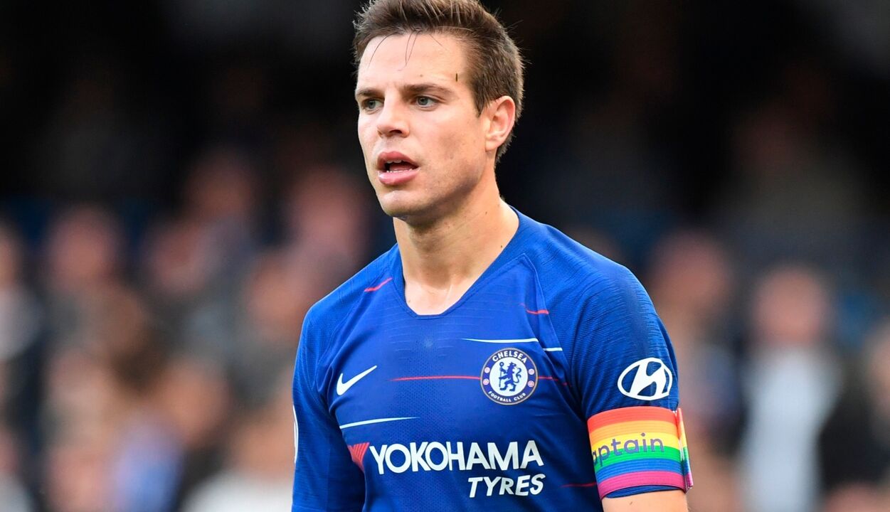 Premier League pondera substituir braçadeiras LGBT por uma bola