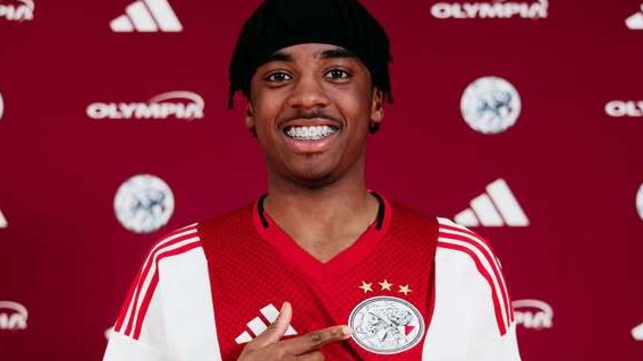 Paulo da Silva, avançado de 18 anos, opta pelo Ajax