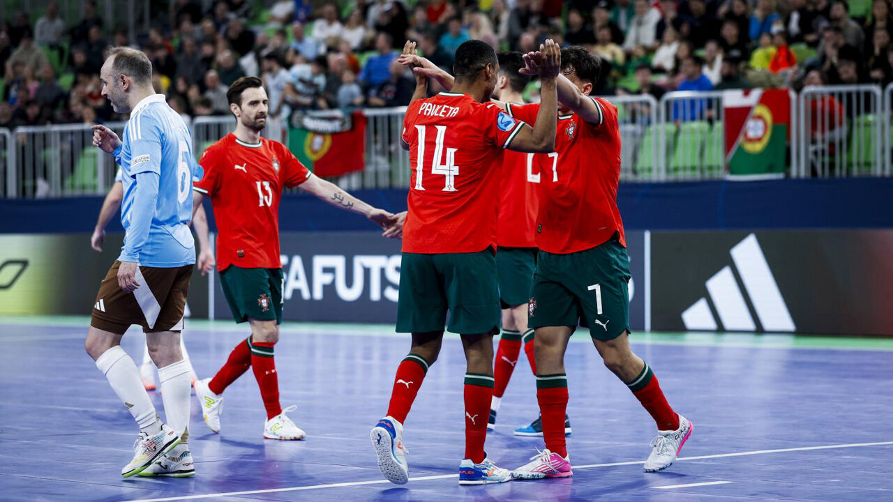 Jogadores portugueses em festa frente à Bélgica