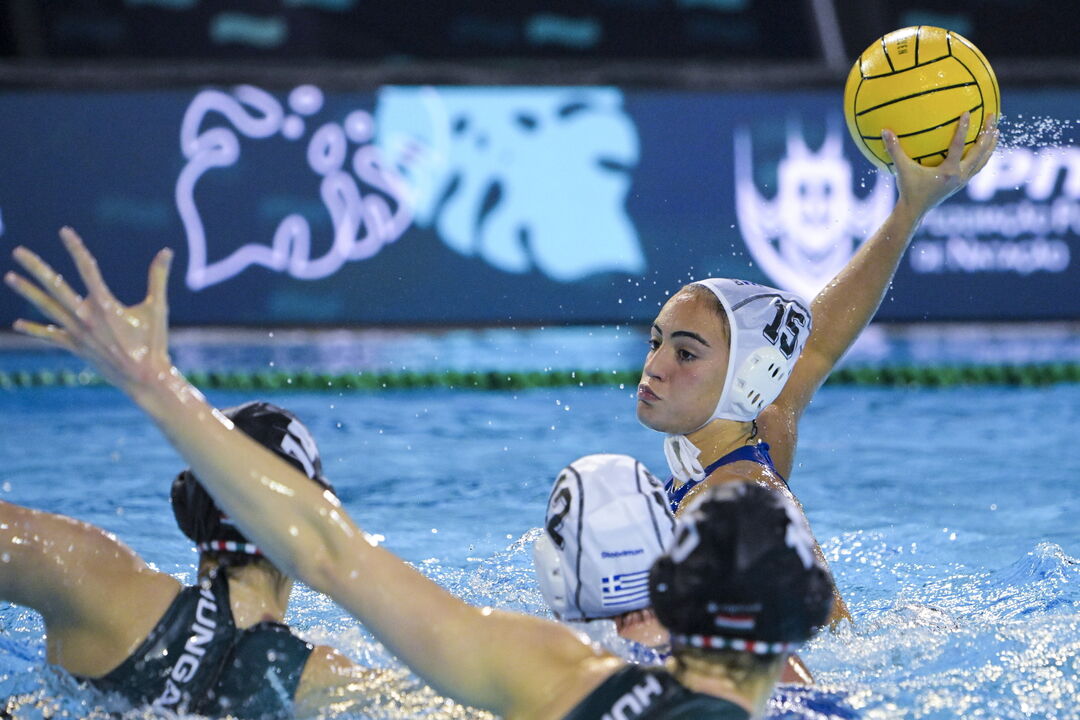 Jogo de polo aquático entre Países Baixos e Hungria, no Funchal