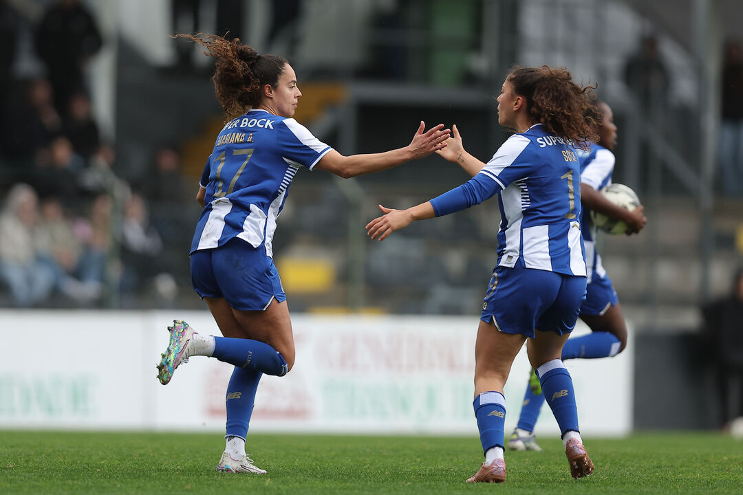 Momento do V. Guimarães-FC Porto na Taça de Portugal feminina