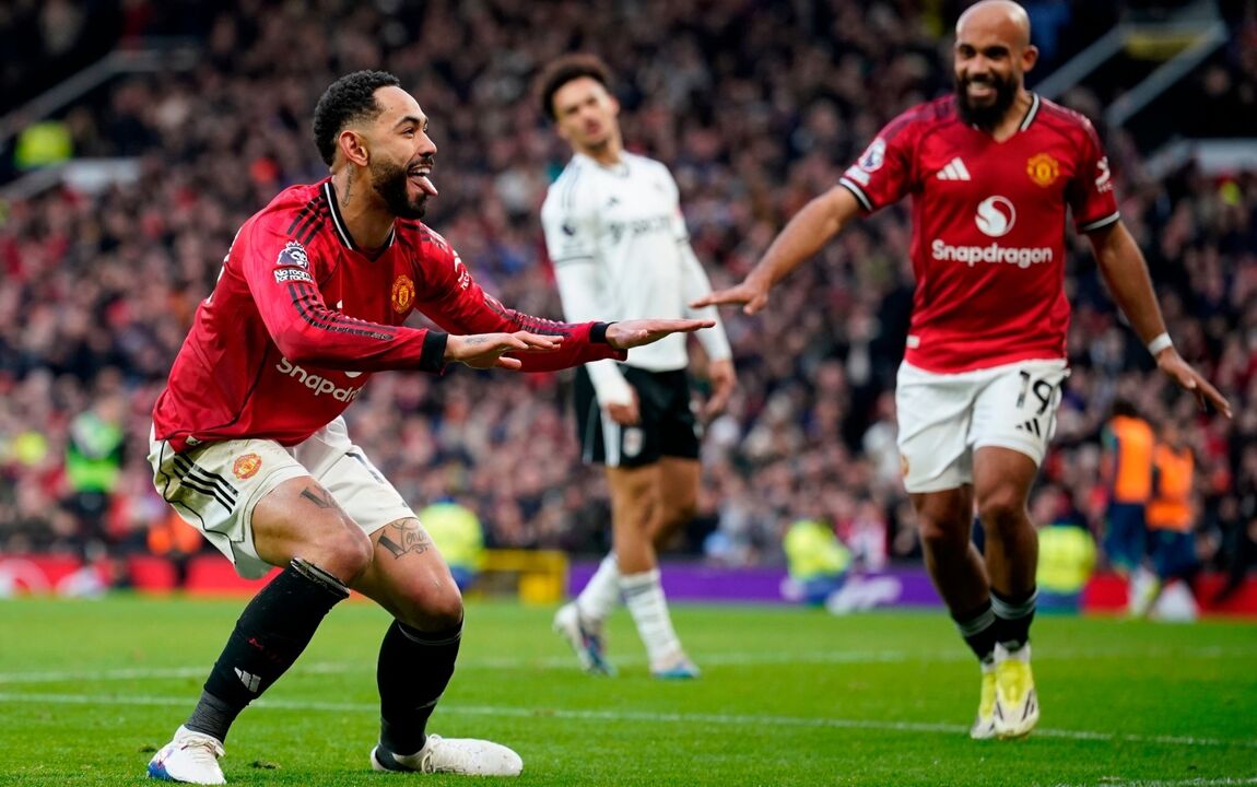 Matheus Cunha revela paixão pela música, mostrando talento no pandeiro