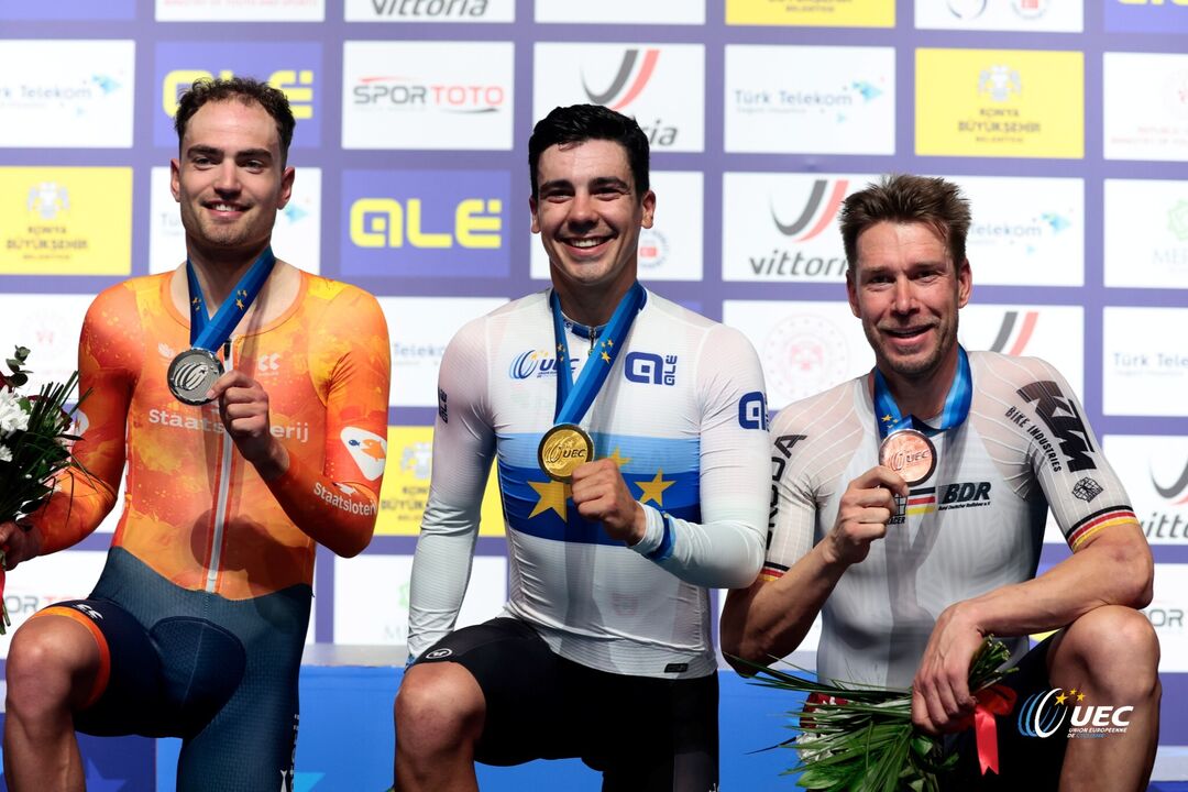 Pódio do Campeonato da Europa de Pista com Iúri Leitão a arrecadar o ouro