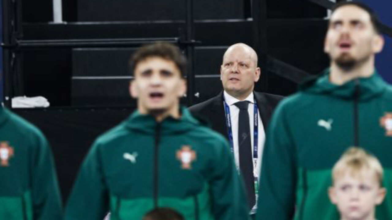 Jorge Braz no momento do hino nacional