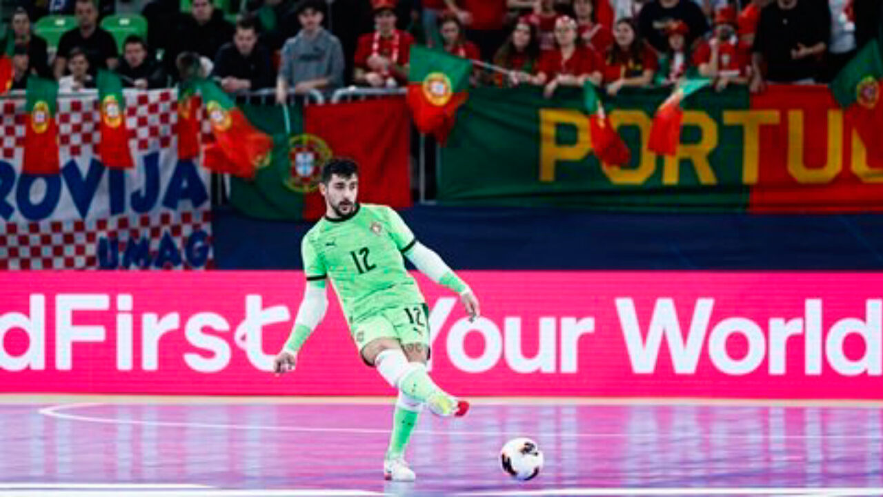 Bernardo Paçó em ação diante da França