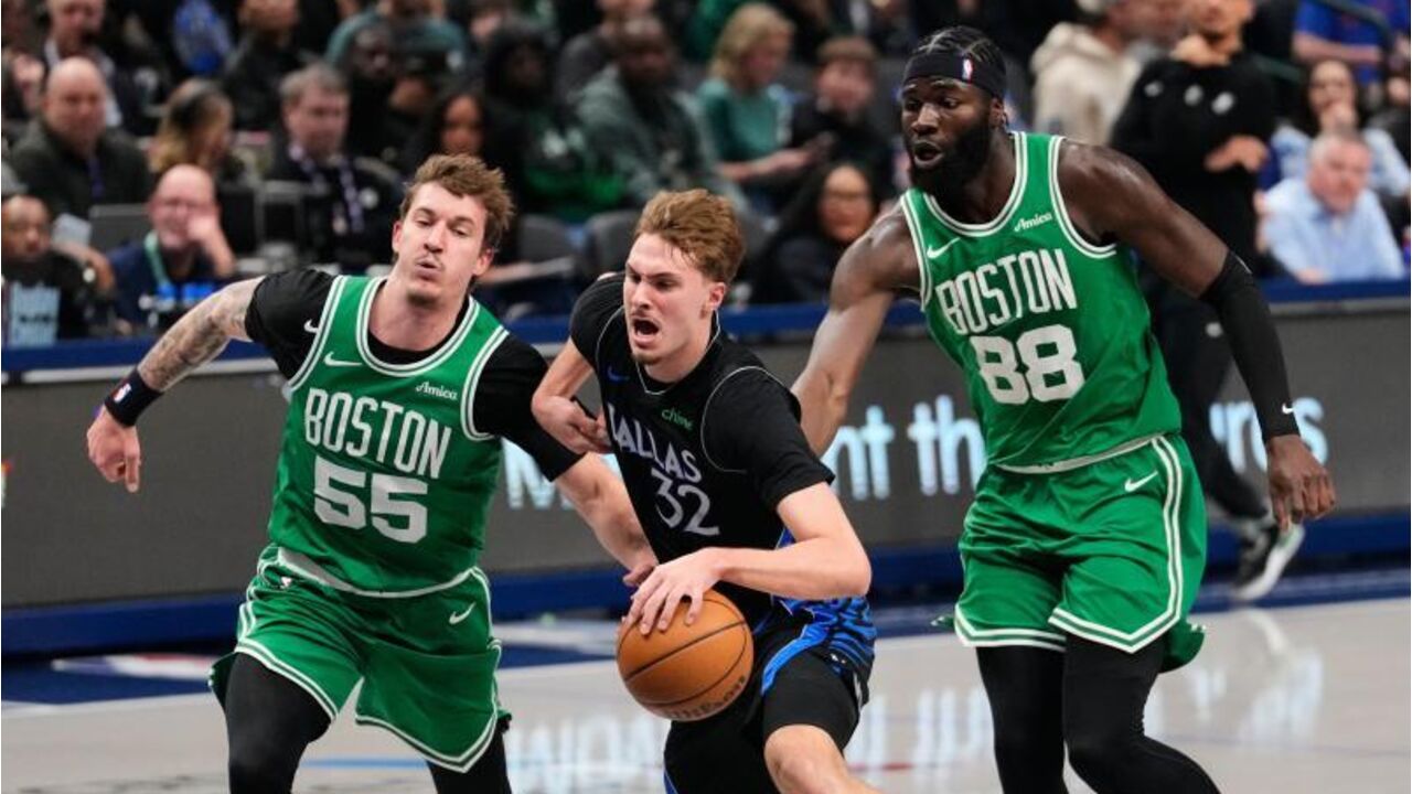 Neemias Queta joga pelos Boston Celtics contra os Houston Rockets na NBA