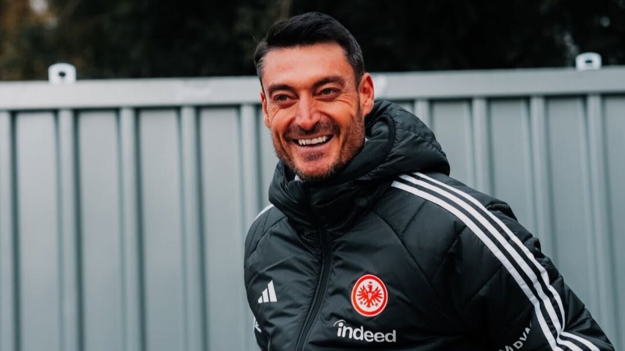 Albert Riera assumiu o comando técnico do E. Frankfurt a meio da temporada
