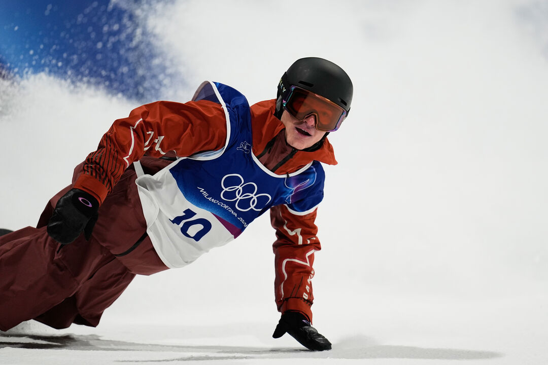 Atleta número 10 compete nos Jogos Olímpicos de Inverno