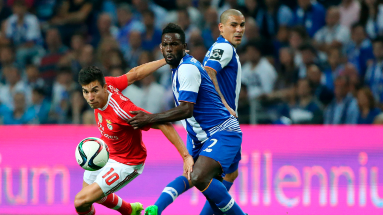 Jogo entre Benfica e Porto com Gaitán em campo