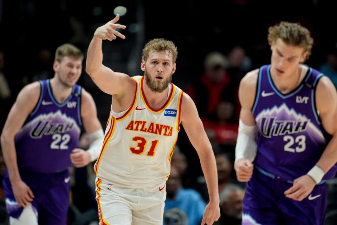Jock Landale com exibição de uma vida na estreia pelos Hawks