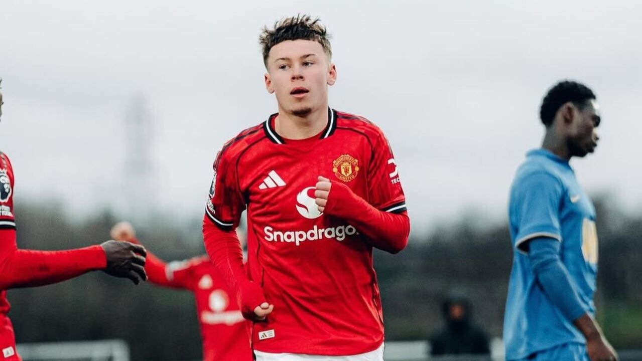 Kai Rooney tem 16 anos, mas já se estreou pelos sub-18 do Man. United