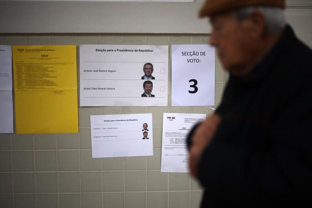 Eleições presidenciais: Secção de voto com António José Martins Seguro e André Claro Amaral Ventura