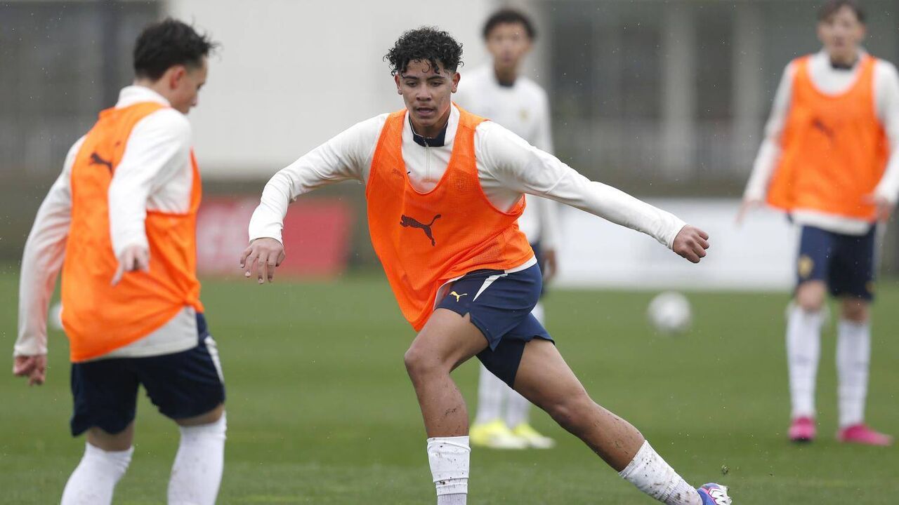 Cristianinho durante o treino da Seleção Nacional de sub-16