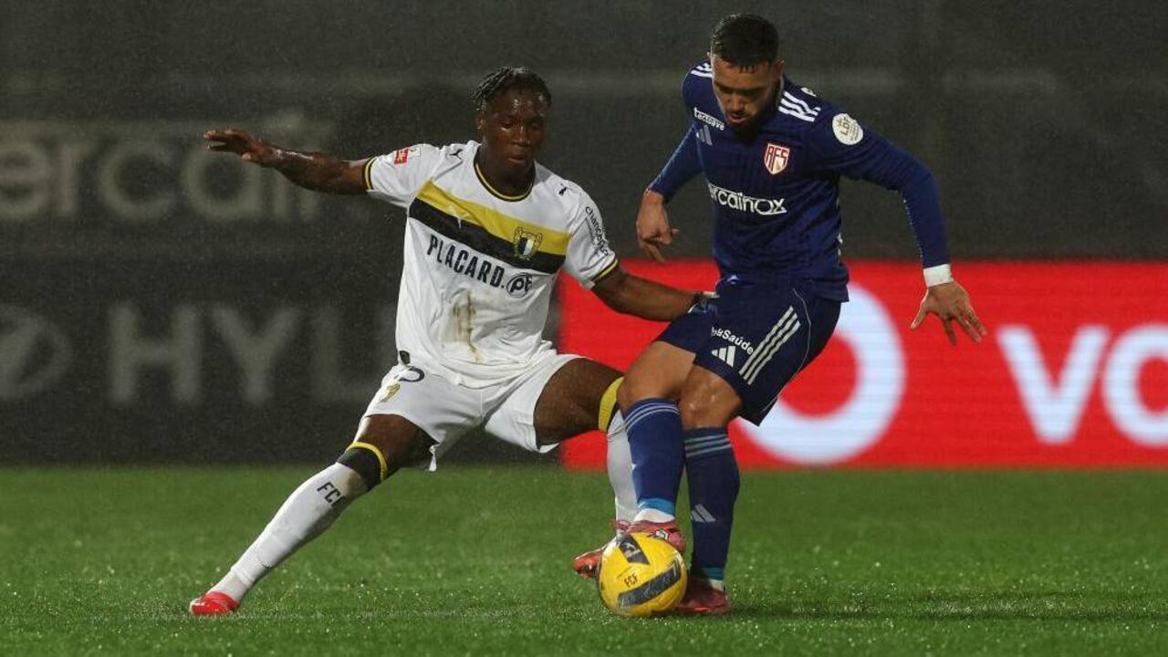 Ibrahima Ba (Famalicão) e Diego Duarte (AVS SAD)