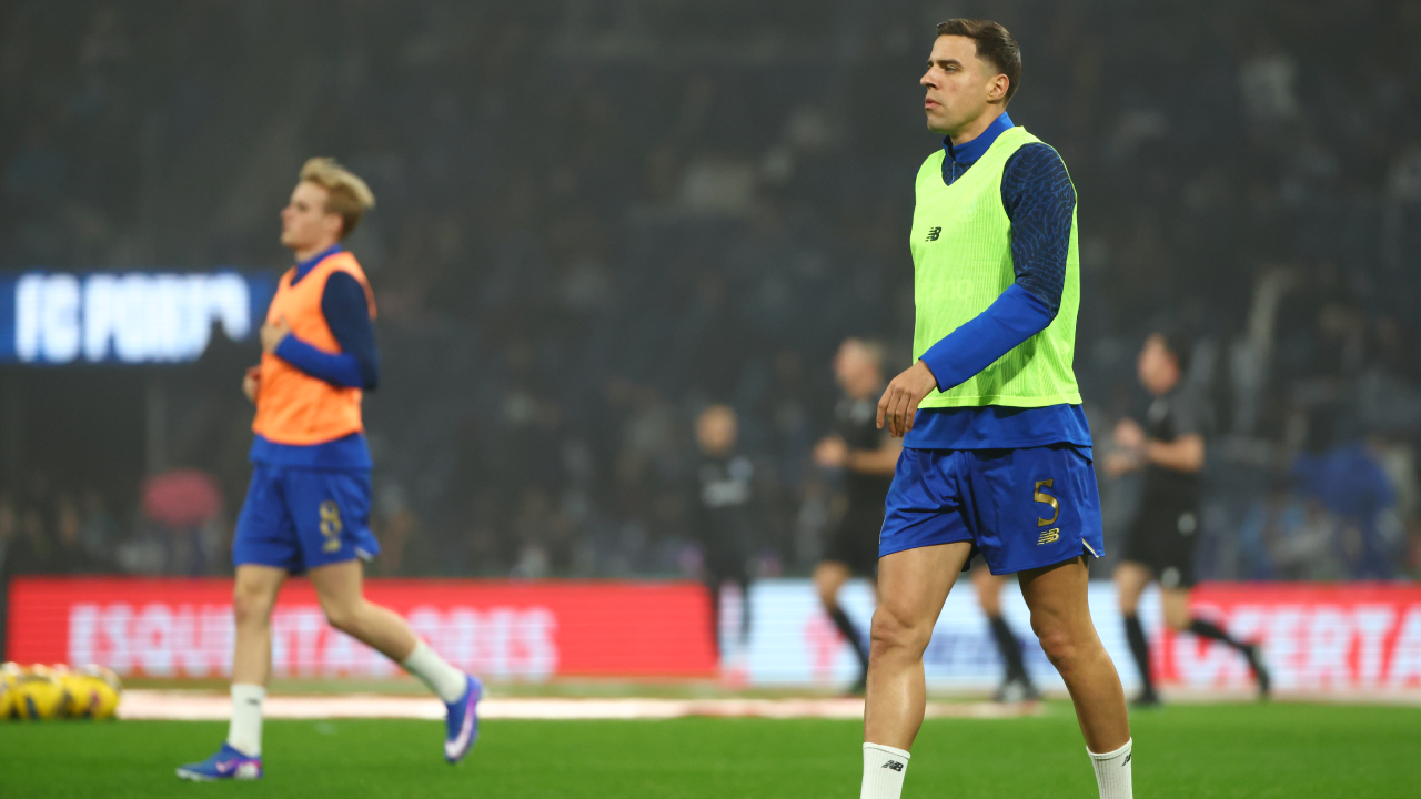 Froholdt e Bednarek durante o aquecimento antes do FC Porto-Sporting