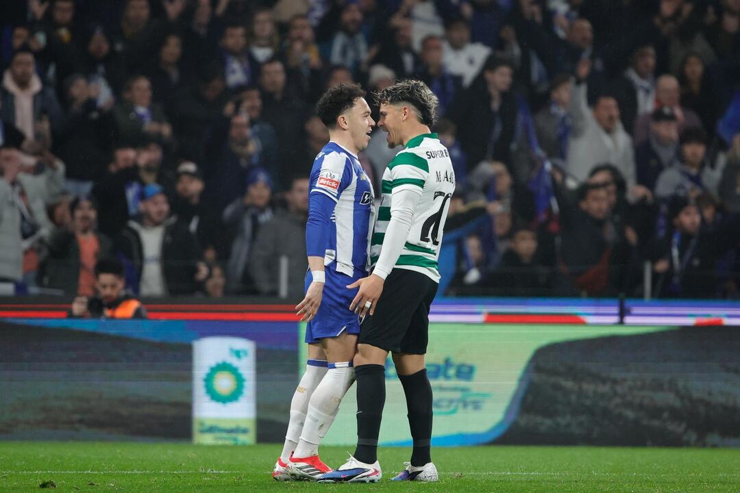 Jogadores do Sporting e Casa Pia frente a frente no jogo