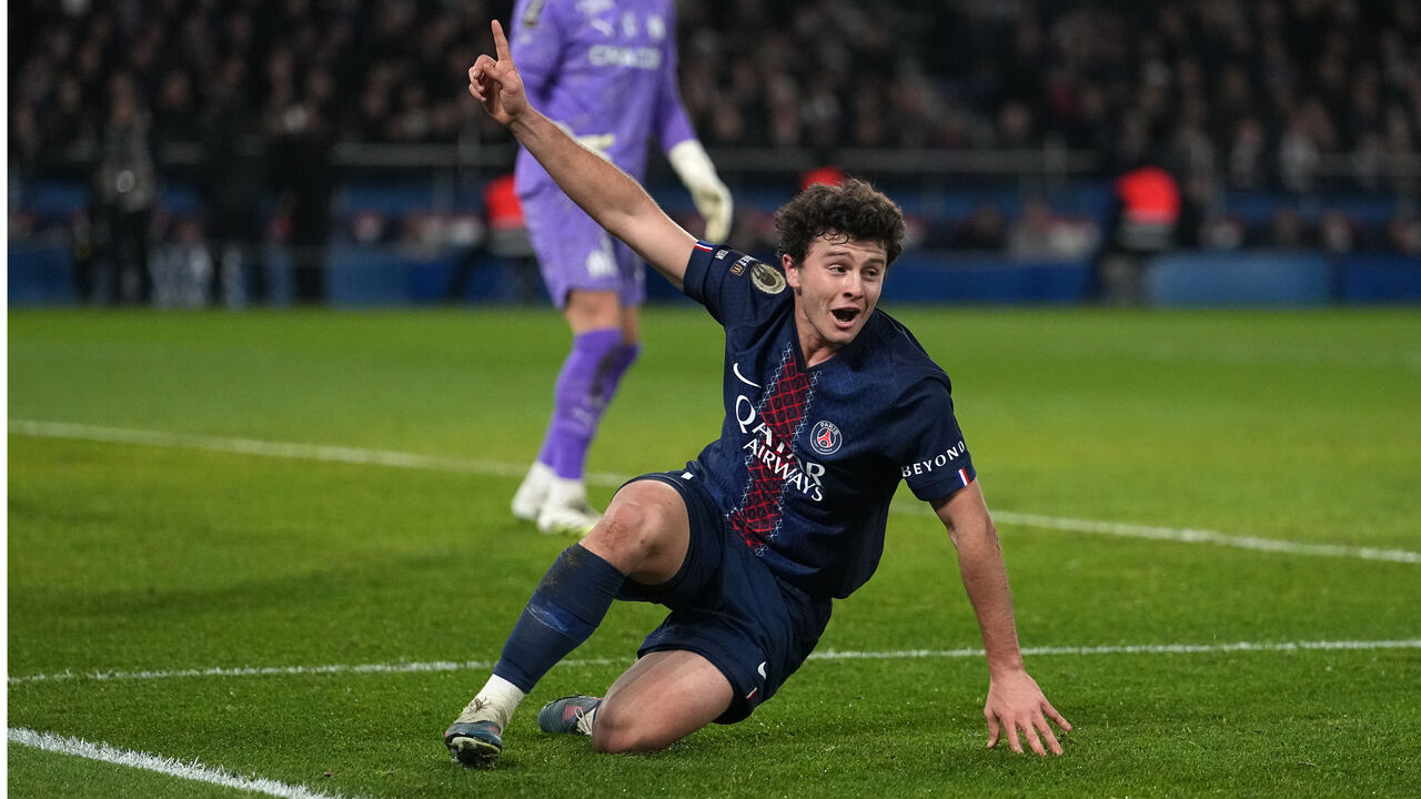 João Neves do PSG celebra golo frente ao Marselha na Ligue 1