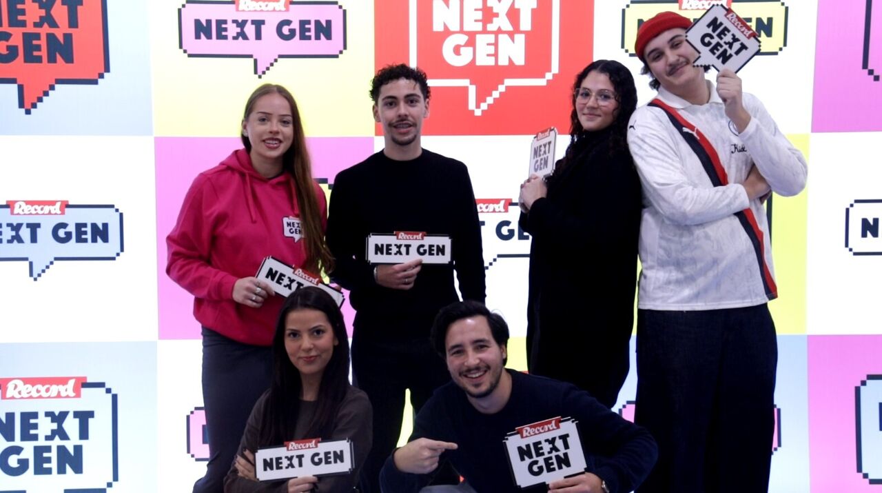 Os seis participantes do Record Next Gen na redação da Medialivre