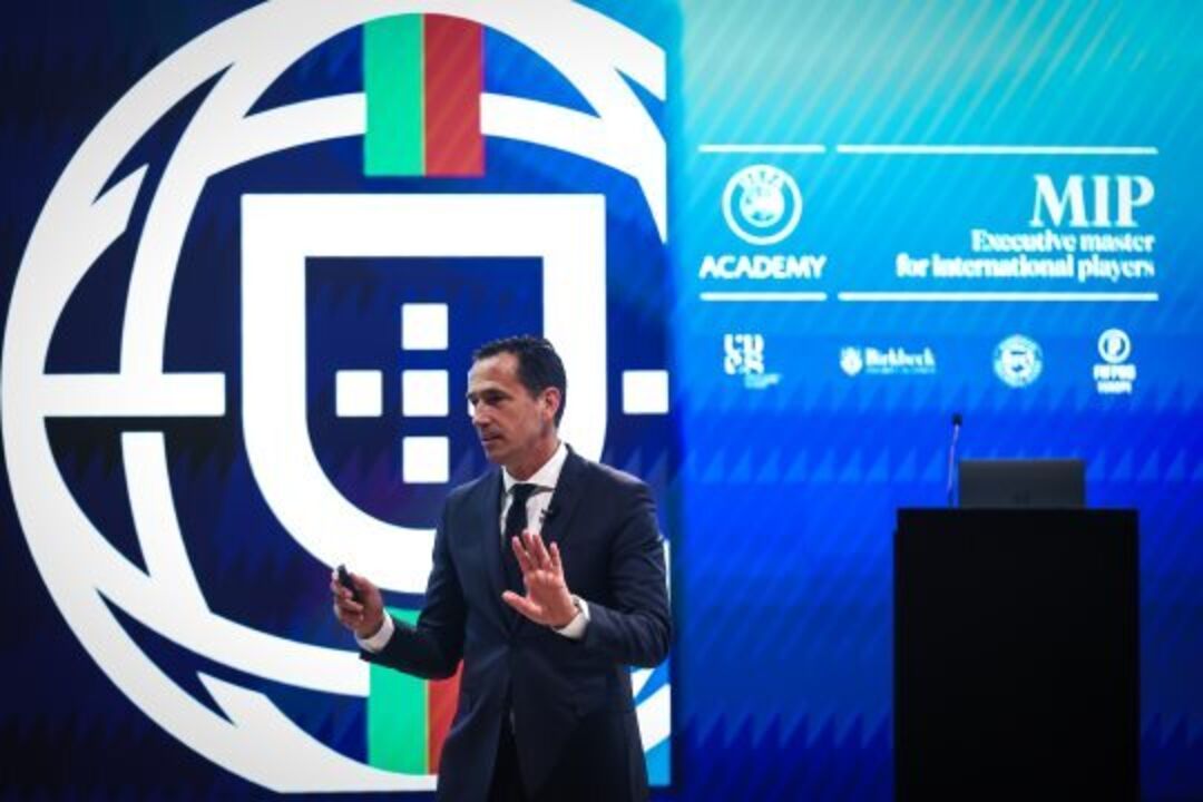 Roberto Martínez discursa no Executive Master for International Players