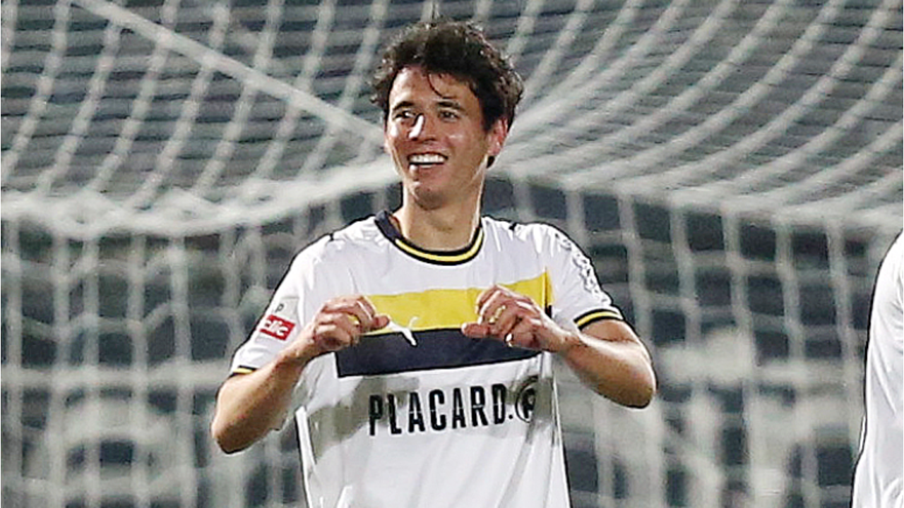 Pedro Santos comemora com Gil Dias