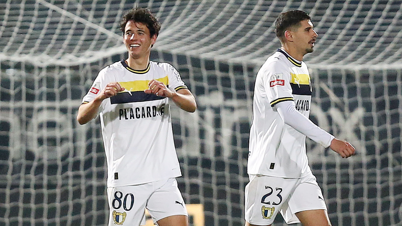 Pedro Santos comemora com Gil Dias