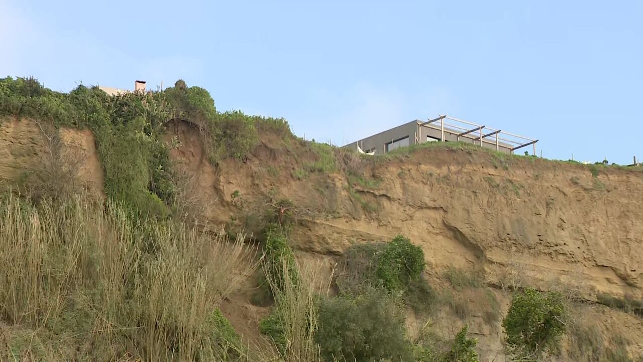 Deslizamento de terras obriga à retirada de 31 pessoas na Costa da Caparica