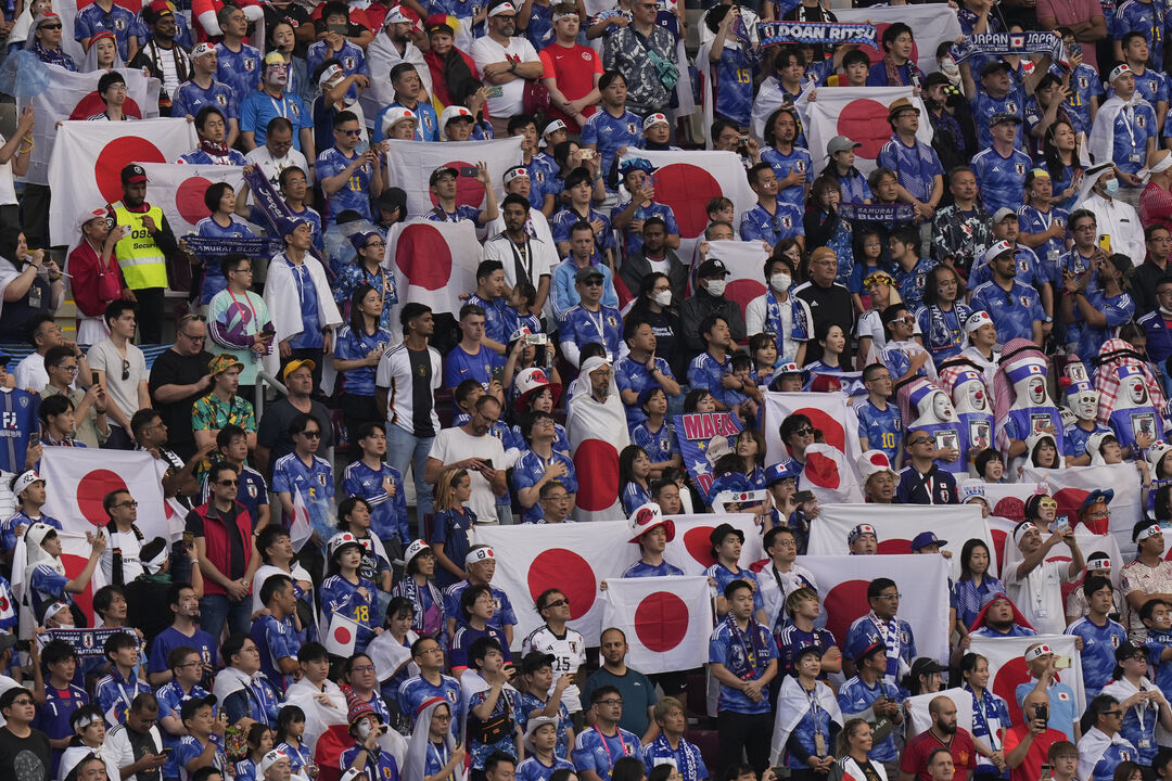 Adeptos do Japão nas bancadas