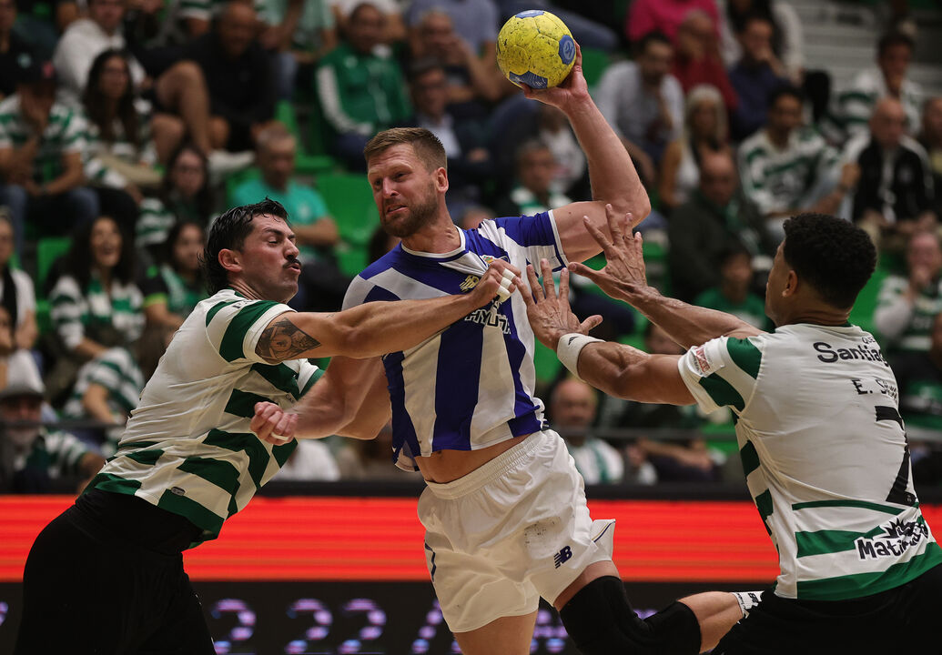 Linus Persson, andebolista do FC Porto, enfrenta fim de época após cirurgia.
