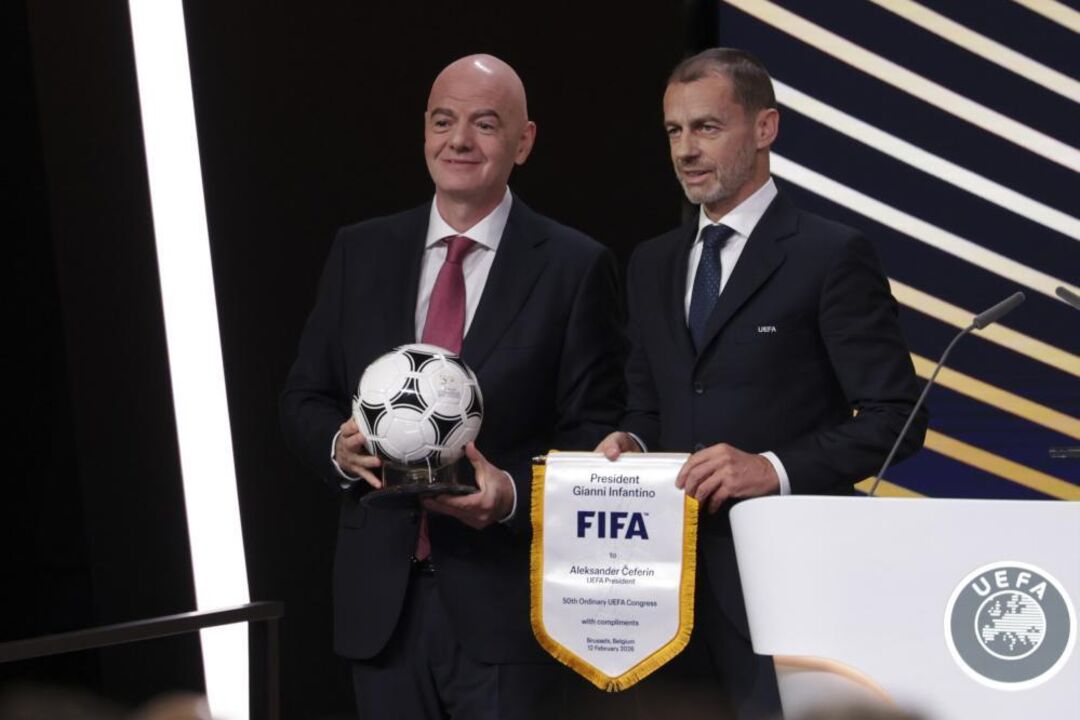 Presidentes da FIFA e UEFA celebram congresso em Bruxelas