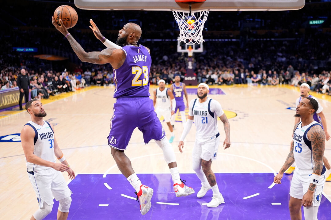 LeBron James alcança triplo-duplo na NBA
