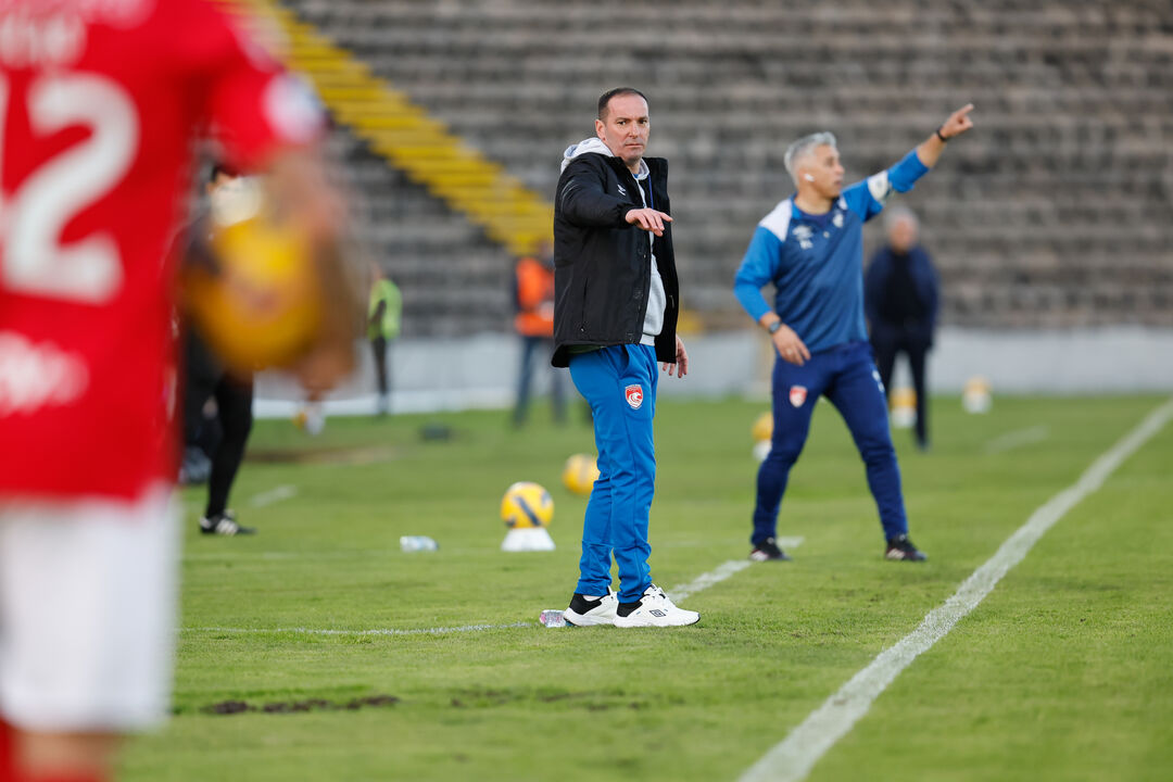 Petit no banco do Santa Clara