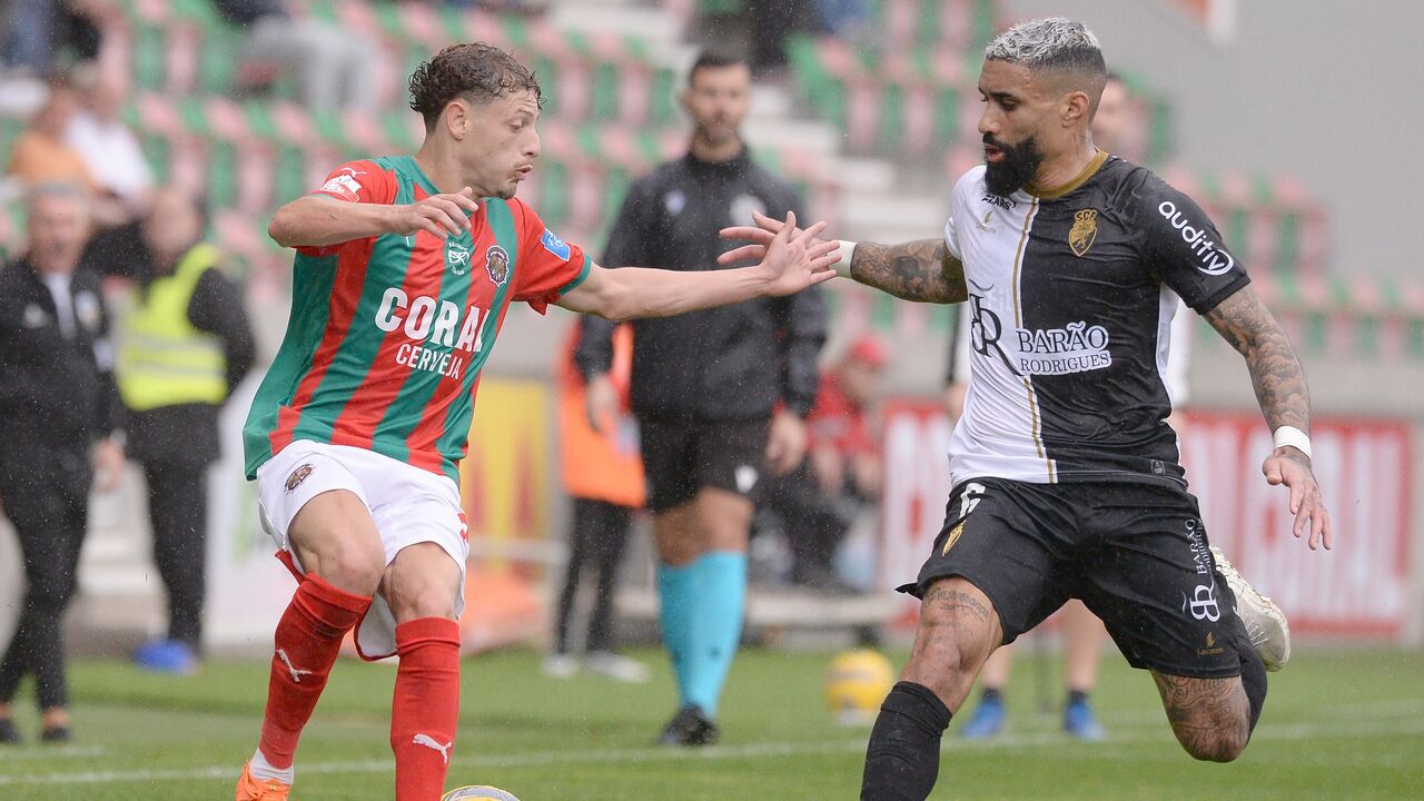 Marítimo, que parecia imperturbável no seu trajeto triunfal rumo ao regresso à 1.ª Liga, tombou em casa perante o Farense
