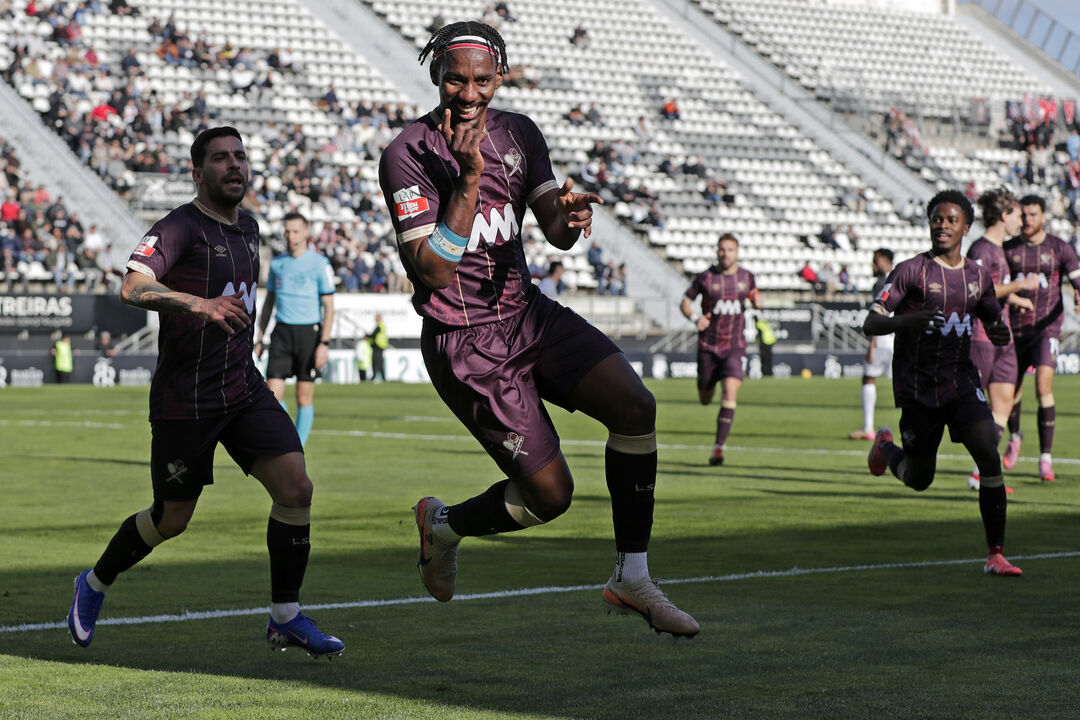 Róchez celebra golo que iniciou a reviravolta em Faro