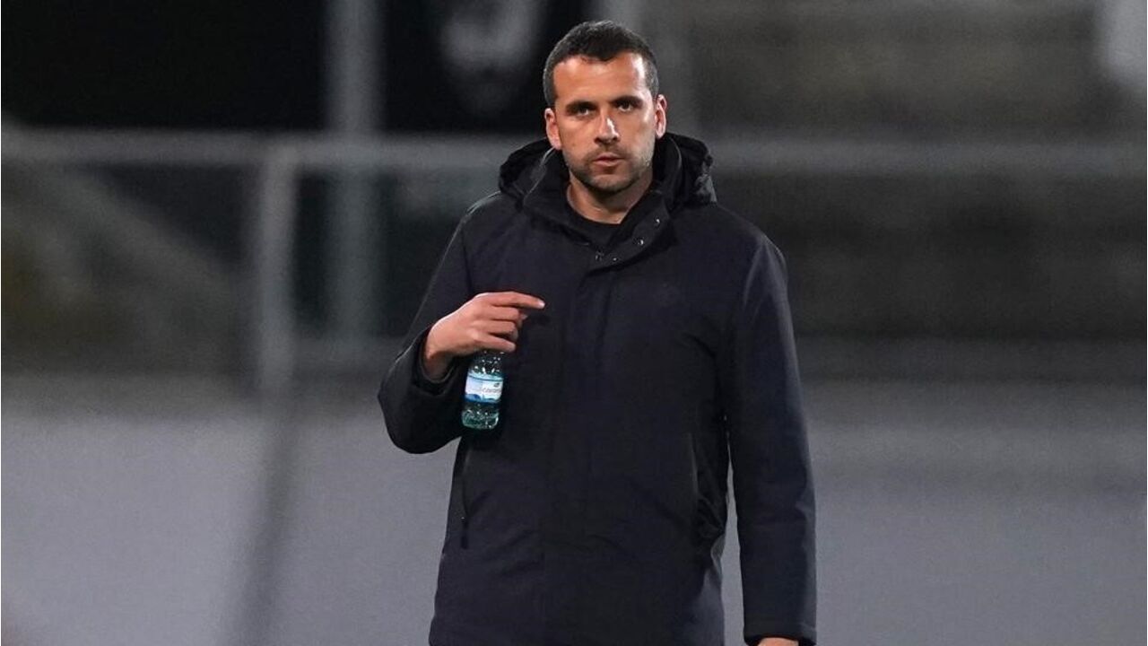 João Nuno reconhece mérito do Vitória após derrota do E. Amadora