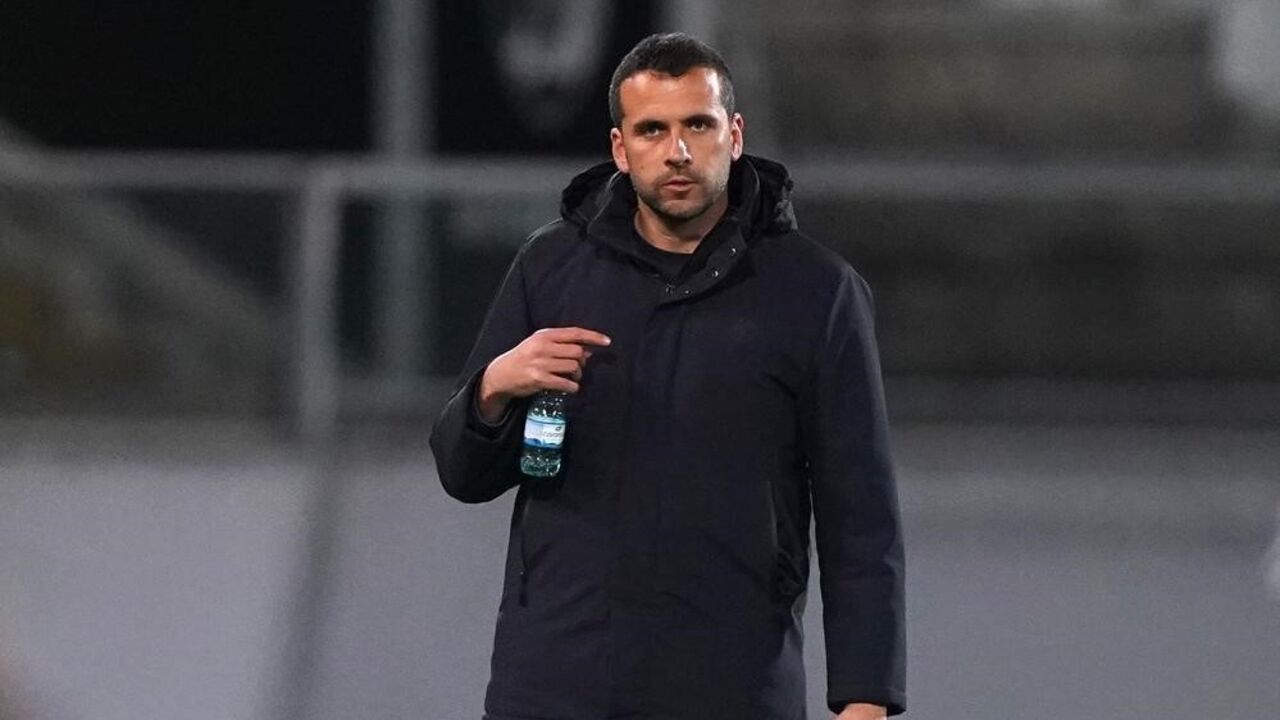 João Nuno reconhece mérito do Vitória após derrota do E. Amadora