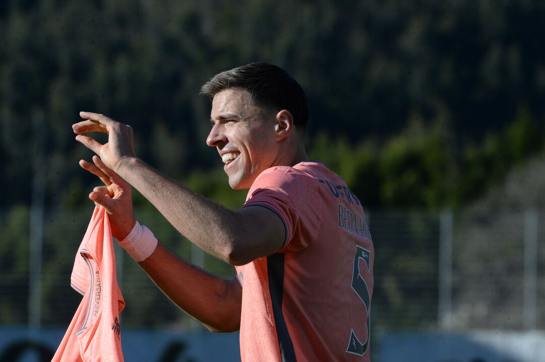 Jan Bednarek dedica golo a Samu