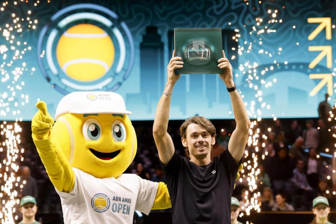 Alex de Minaur vence torneio de Roterdão contra Felix Auger-Aliassime
