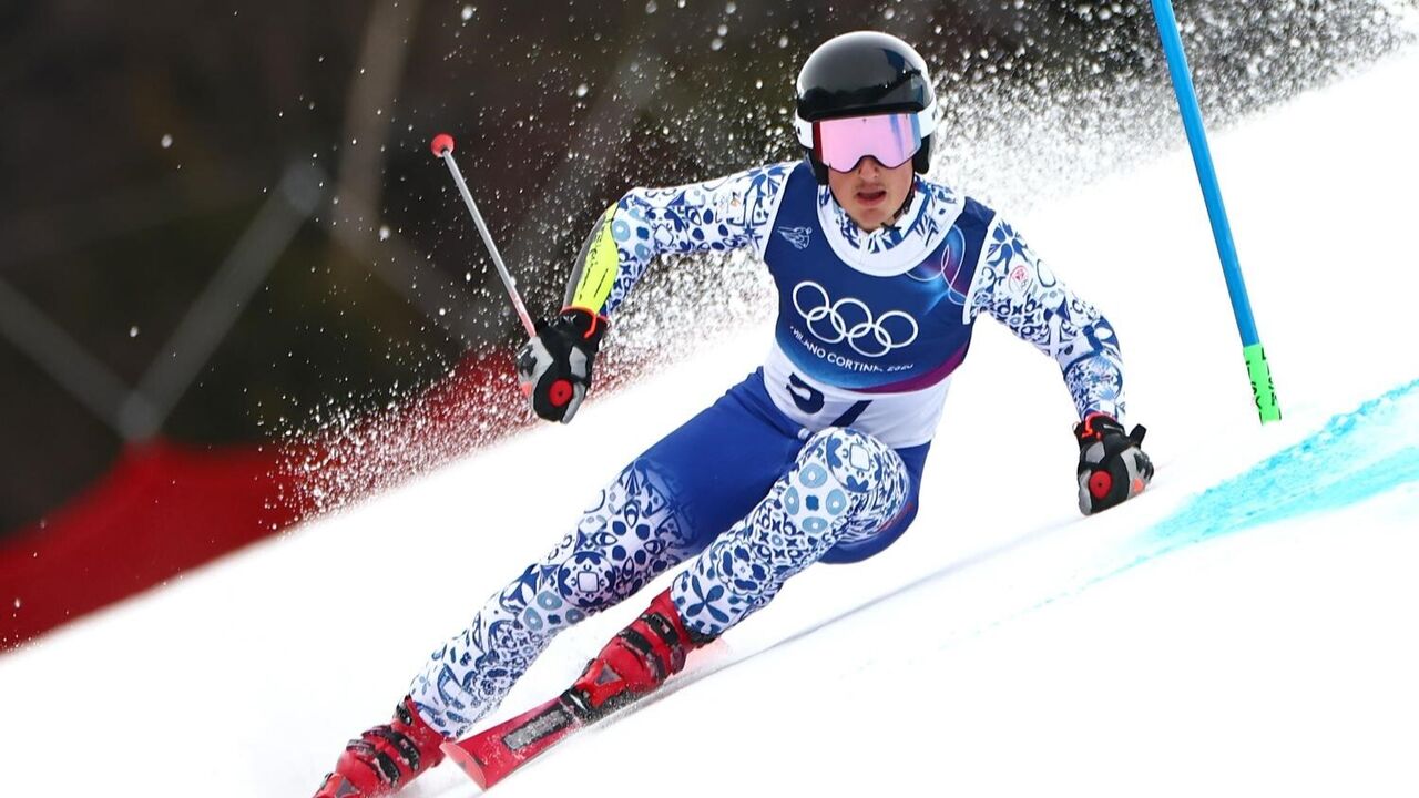 Emeric Guerillot desqualificado em prova de slalom em Stelvio, Itália.
