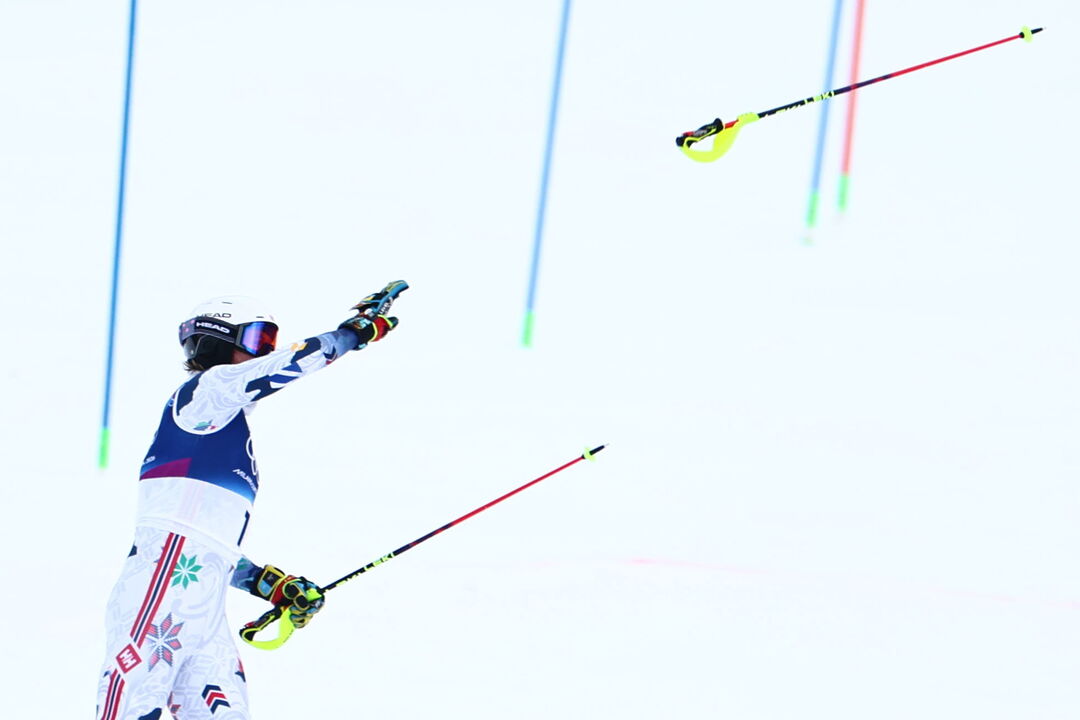 Atleta norueguês reage após perder medalha no slalom