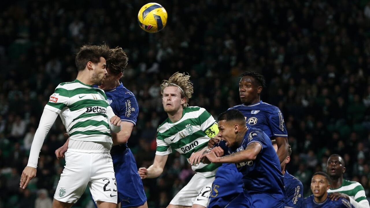 Sporting aposta na bola parada com Daniel Bragança para vencer o Famalicão