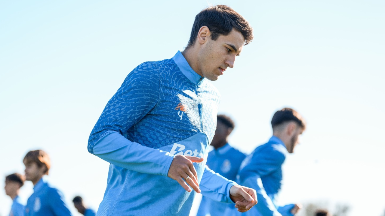 Kiwior durante o treino do FC Porto