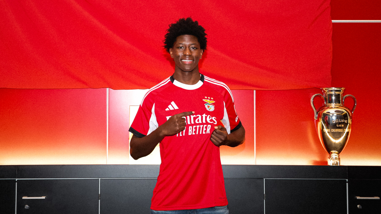 Anísio Cabral renovou contrato com o Benfica