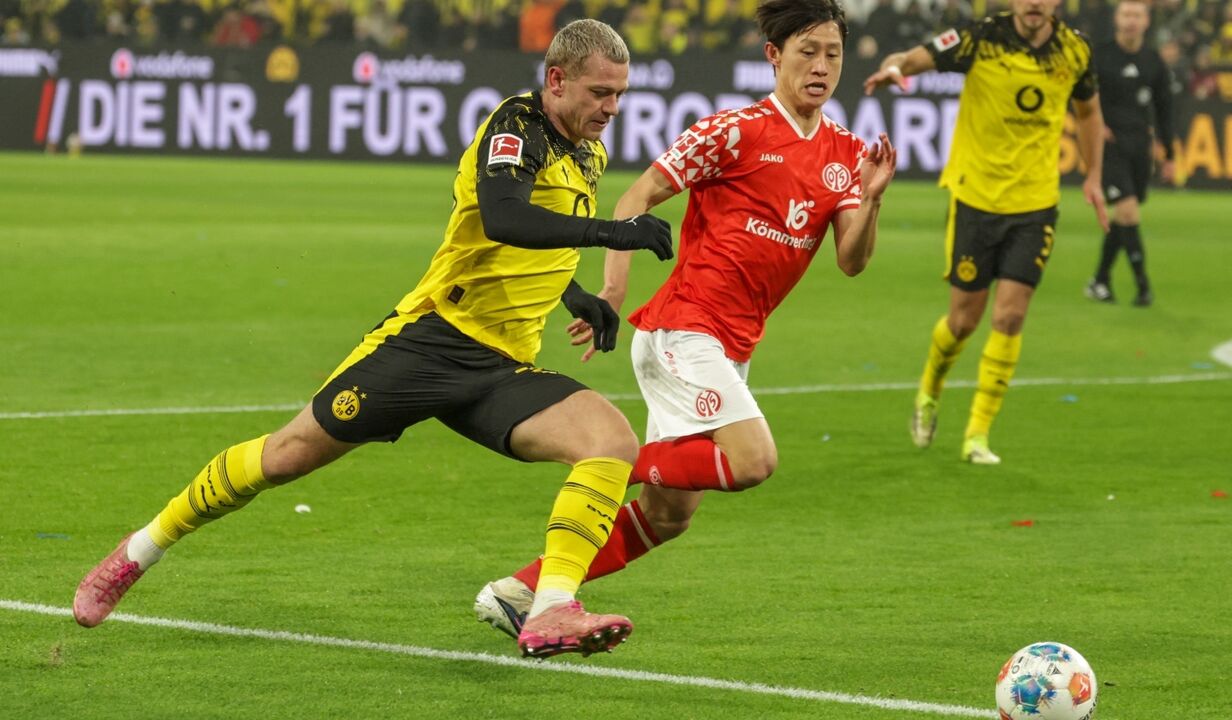 Jogo de futebol entre Borussia Dortmund e Mainz 05