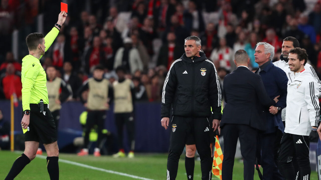 O momento em que Mourinho foi expulso nos minutos finais do Benfica-Real Madrid