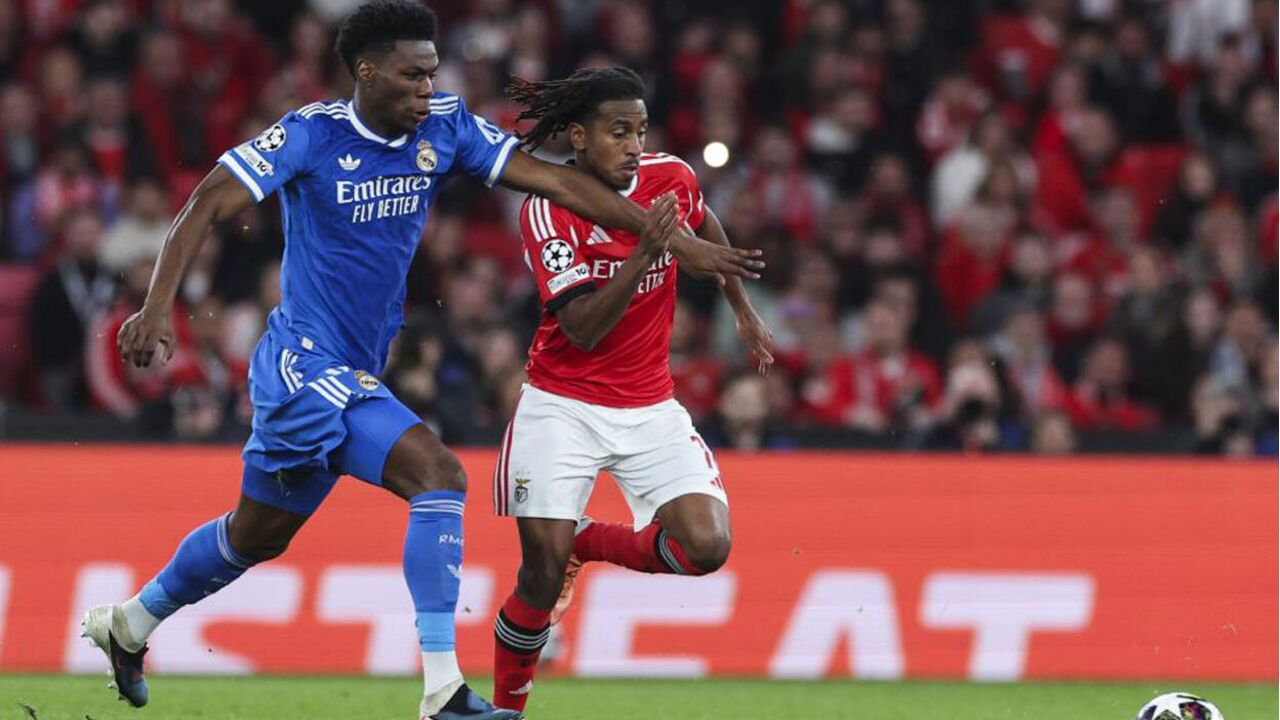 Aurélien Tchouaméni e Leandro Barreiro disputam a bola durante o Benfica-Real Madrid